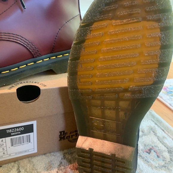 Dr Martens Brand New Never Worn - Picture 5 of 5